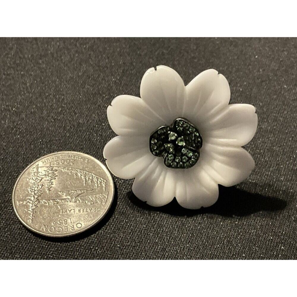 Size 9.25 Silver 925 Rodium Plated Porcelain Flower Ring W/ Emerald Center - Picture 3 of 6